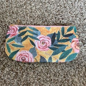 Last chance!! NWOT Floral Cosmetic Pouch